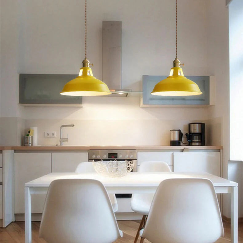 Industrialna kolorowa lampa wisząca z kloszem