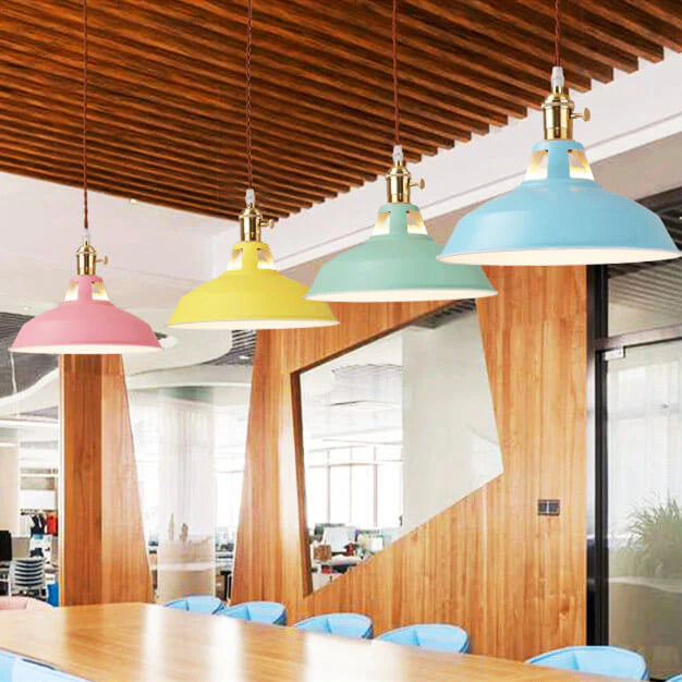 Industrialna kolorowa lampa wisząca z kloszem
