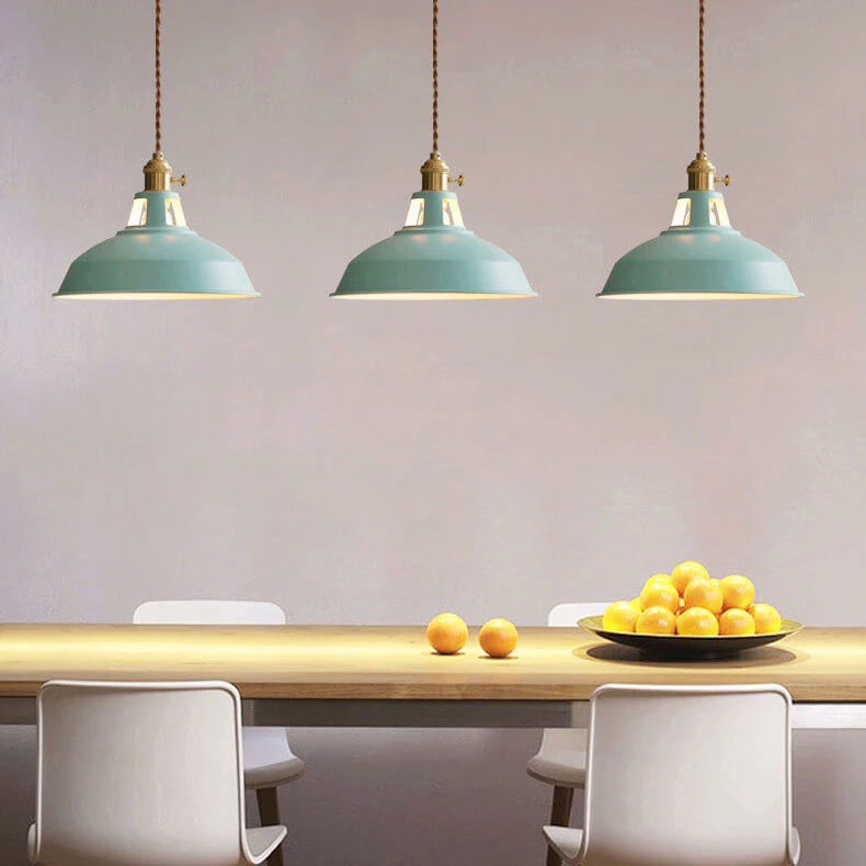 Industrialna kolorowa lampa wisząca z kloszem