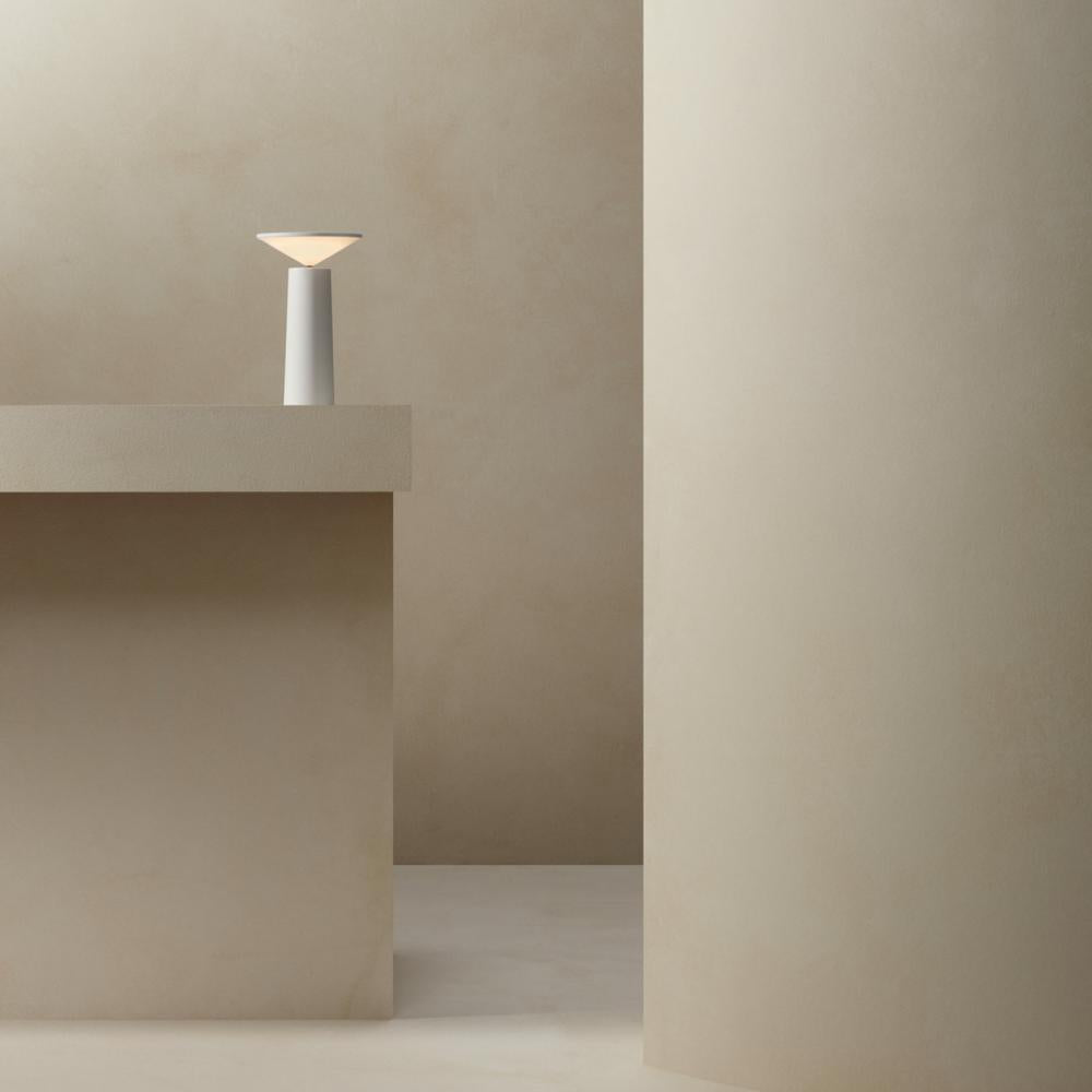 Lampa LED Przenośna z Regulacją Jasności | Minimalistyczna, Obrotowa Głowa 360° 8