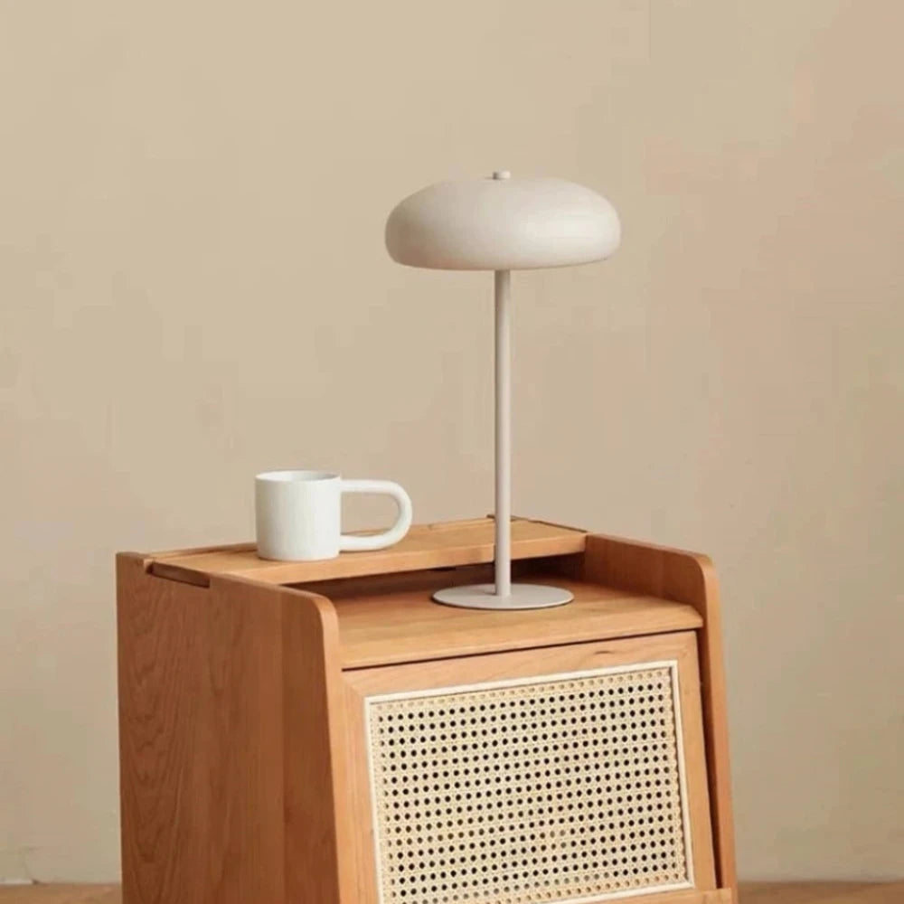 Lampa Stołowa Retro z Bezprzewodowym Ładowaniem | Minimalistyczny Design, Dotykowa Kontrola 2
