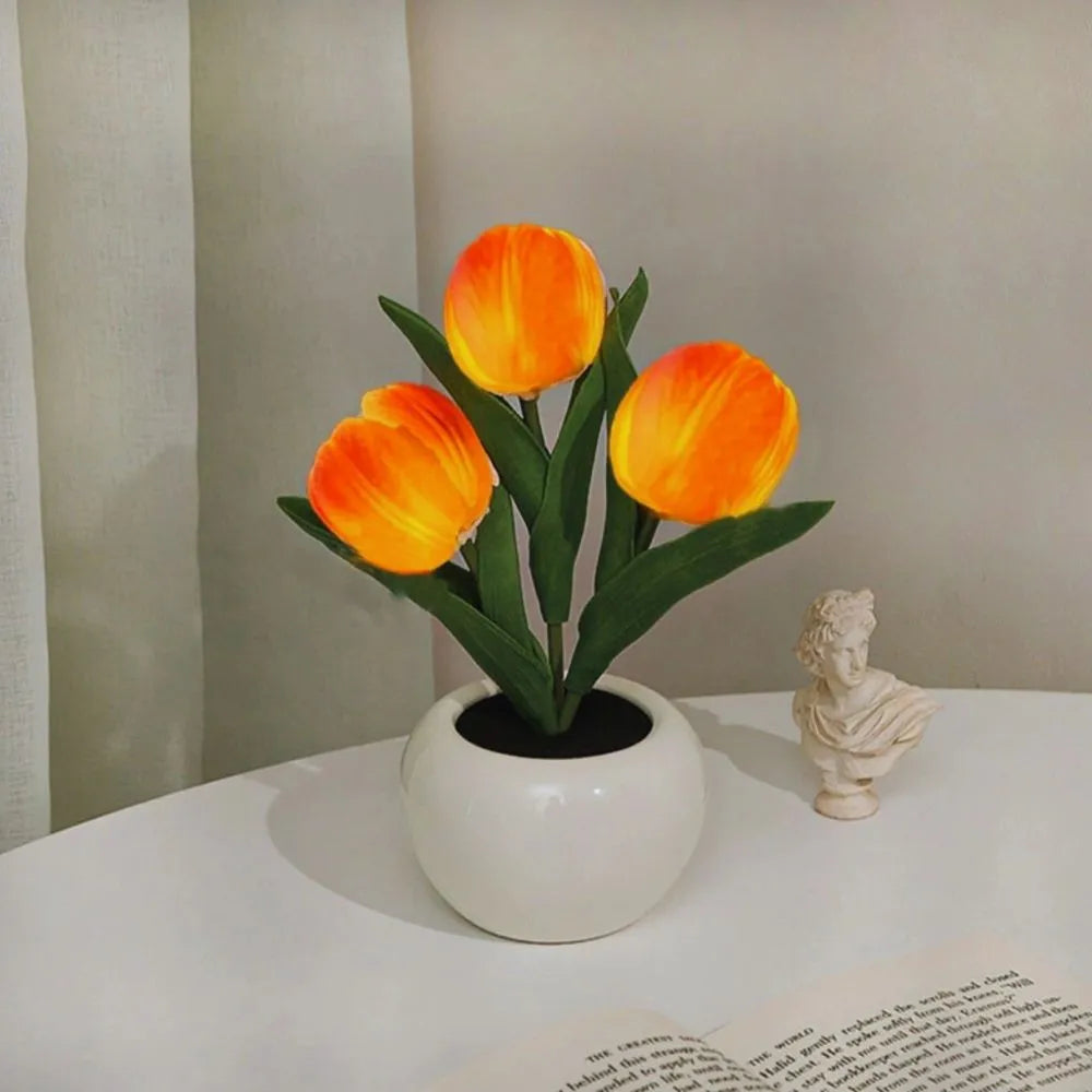 Lampka Nocna Tulipan | Realistyczny Design, Ciepłe Oświetlenie, Zasilana na Baterie lub USB 0