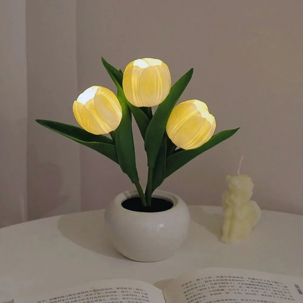 Lampka Nocna Tulipan | Realistyczny Design, Ciepłe Oświetlenie, Zasilana na Baterie lub USB 10