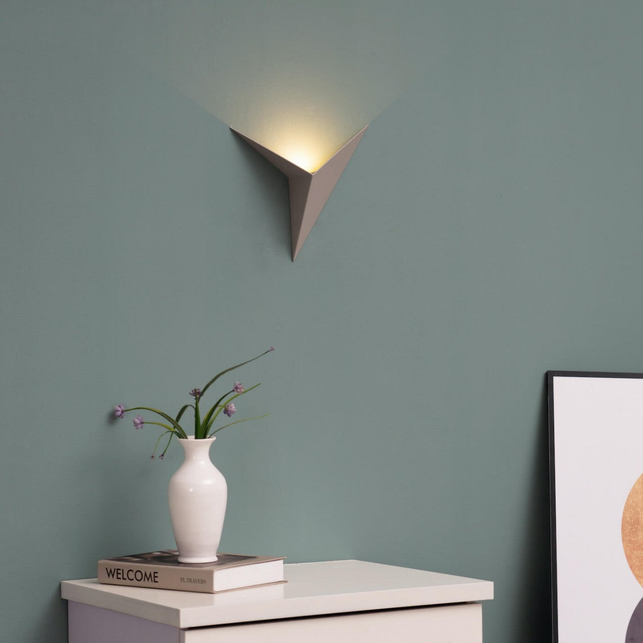 Nowoczesny Kinkiet Ścienny LED w Trójkątnym Kształcie | Minimalistyczna Lampa na Ścianę w Czarnej, Białej lub Złotej Wersji 1