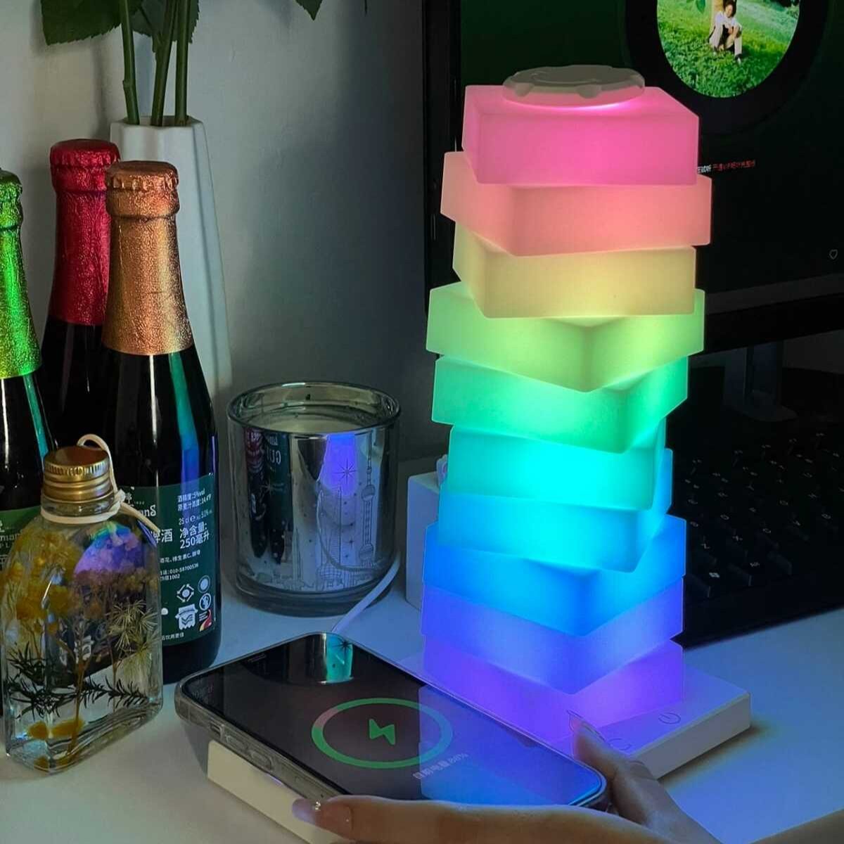 Skręcony Filar Światła z Regulowanym Abażurem | Lampa Ozdobna z Bezprzewodową Ładowarką 15W, Nowoczesny Design 4