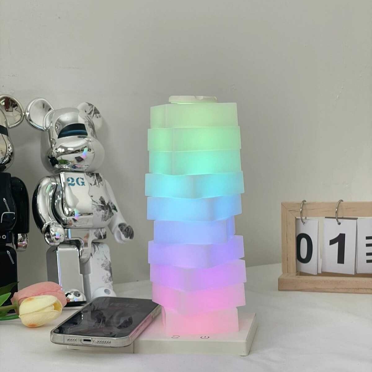 Skręcony Filar Światła z Regulowanym Abażurem | Lampa Ozdobna z Bezprzewodową Ładowarką 15W, Nowoczesny Design 5