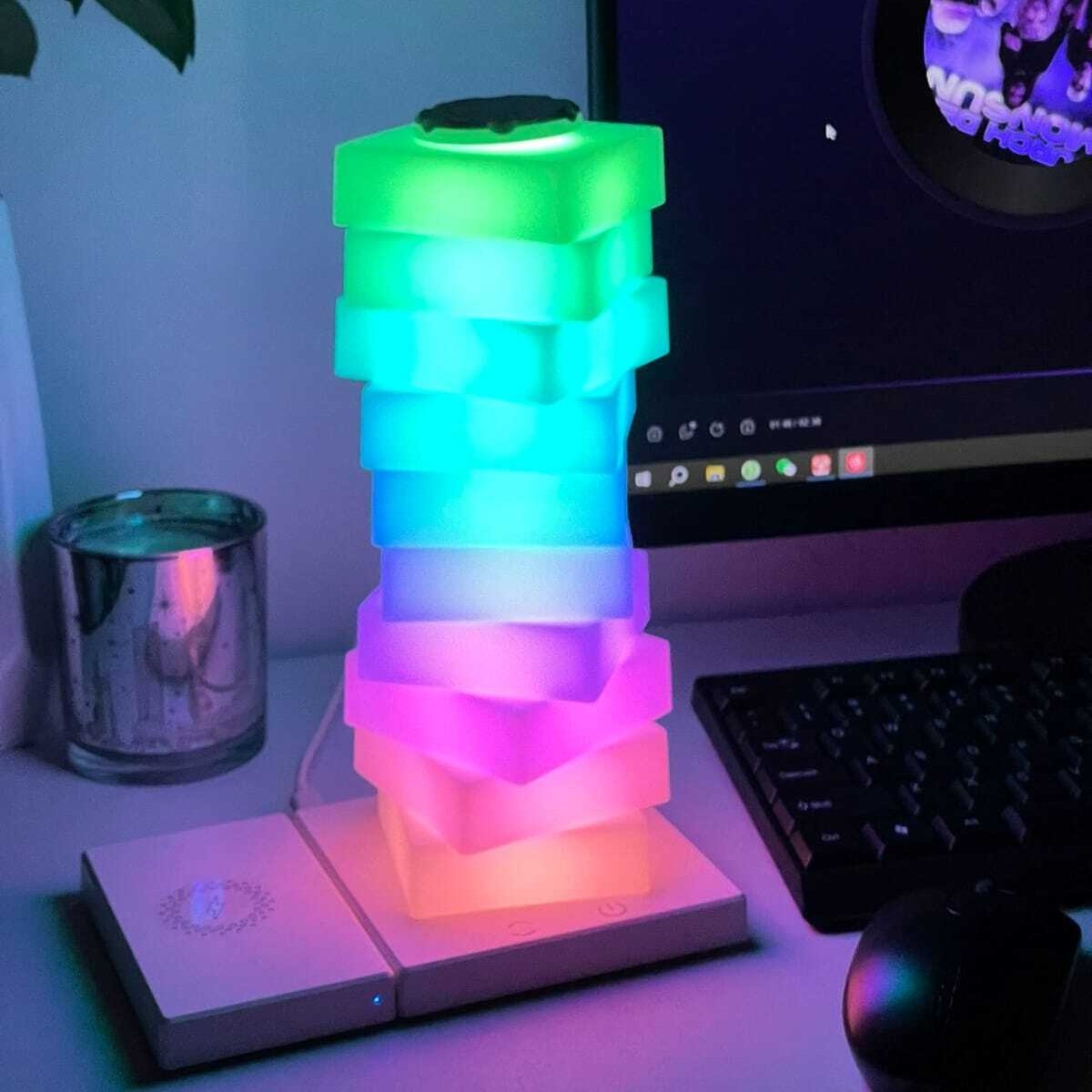 Skręcony Filar Światła z Regulowanym Abażurem | Lampa Ozdobna z Bezprzewodową Ładowarką 15W, Nowoczesny Design 6
