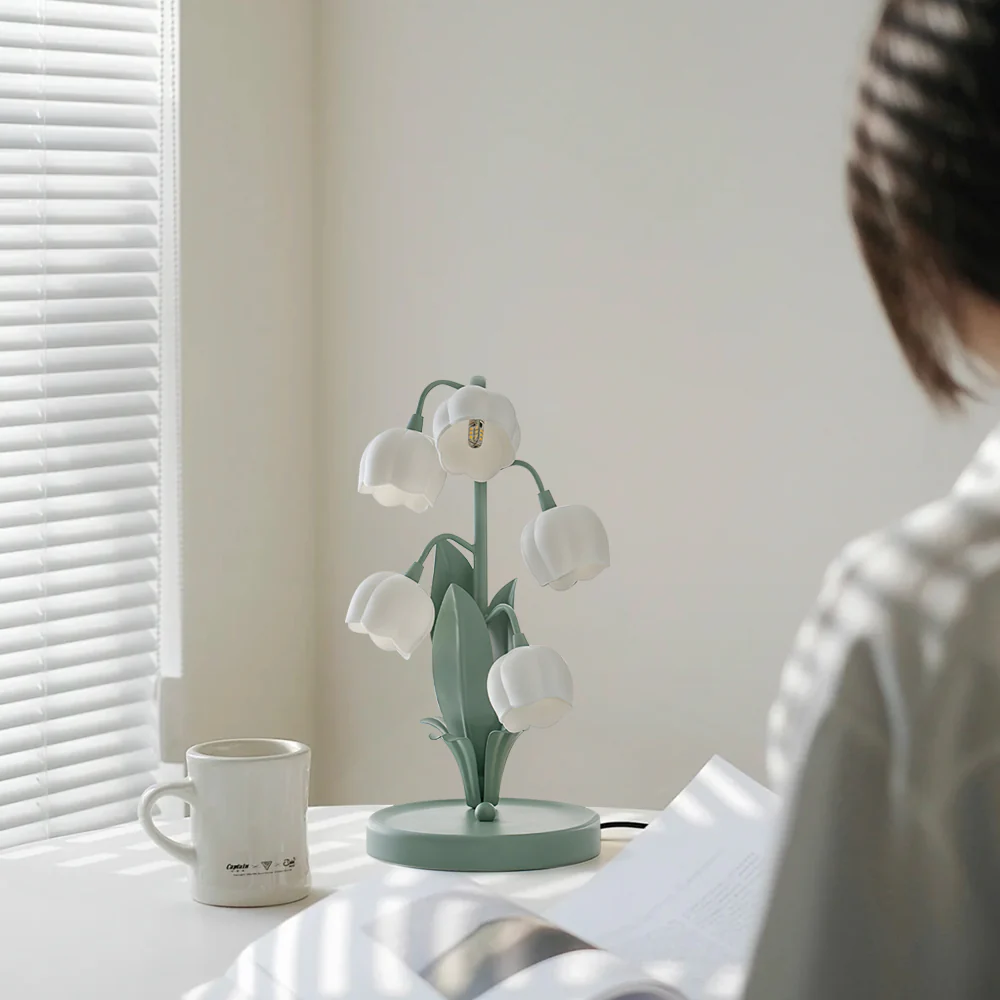 Lampa stołowa z Motywem Kwiatu
