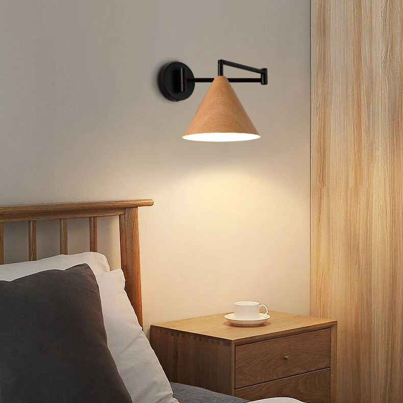 Minimalistyczna kinkietowa lampa ścienna z stożkowym kloszem i obrotowym ramieniem