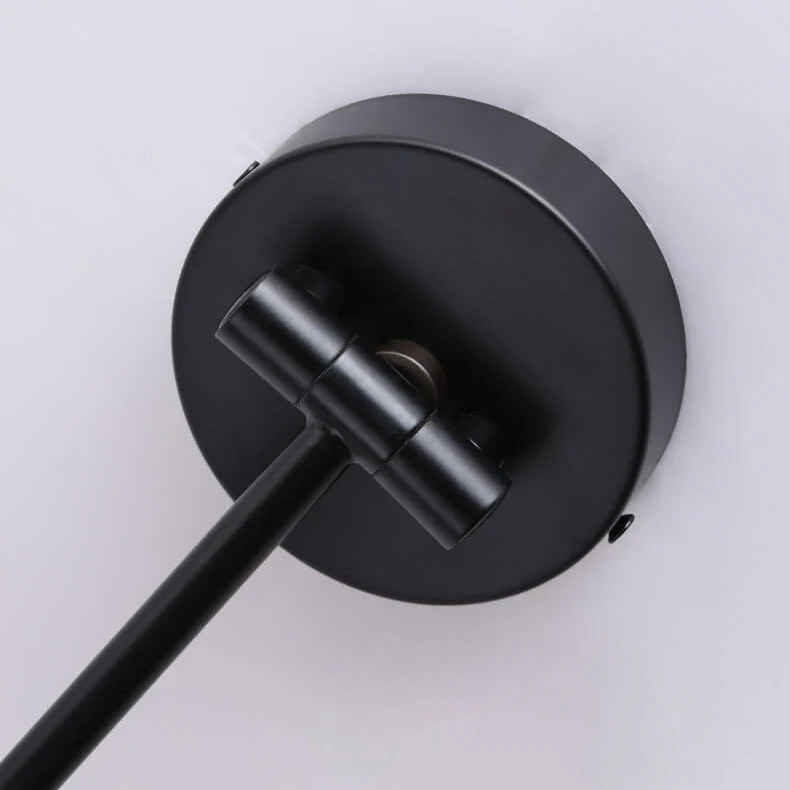 Minimalistyczna kinkietowa lampa ścienna z stożkowym kloszem i obrotowym ramieniem