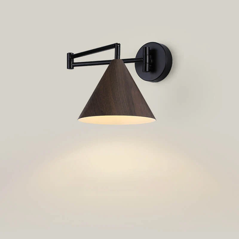 Minimalistyczna kinkietowa lampa ścienna z stożkowym kloszem i obrotowym ramieniem