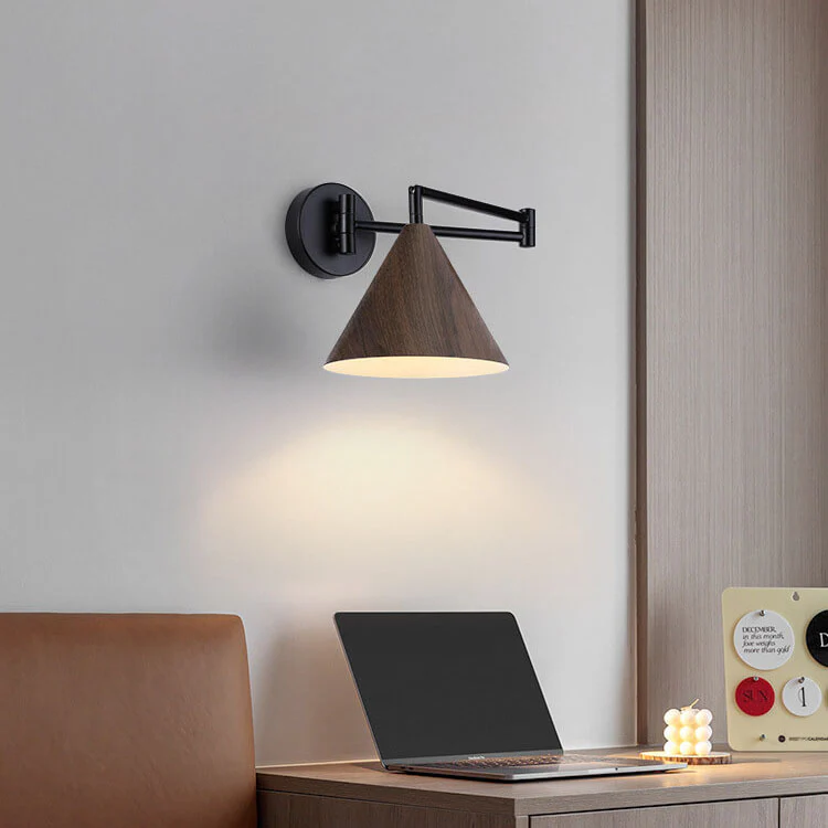 Minimalistyczna kinkietowa lampa ścienna z stożkowym kloszem i obrotowym ramieniem