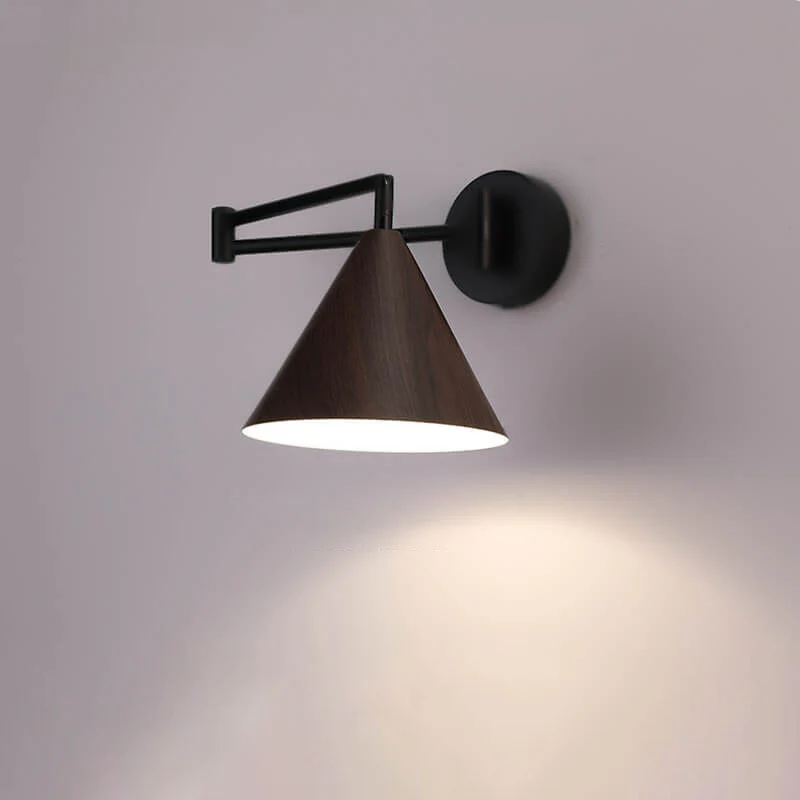 Minimalistyczna kinkietowa lampa ścienna z stożkowym kloszem i obrotowym ramieniem