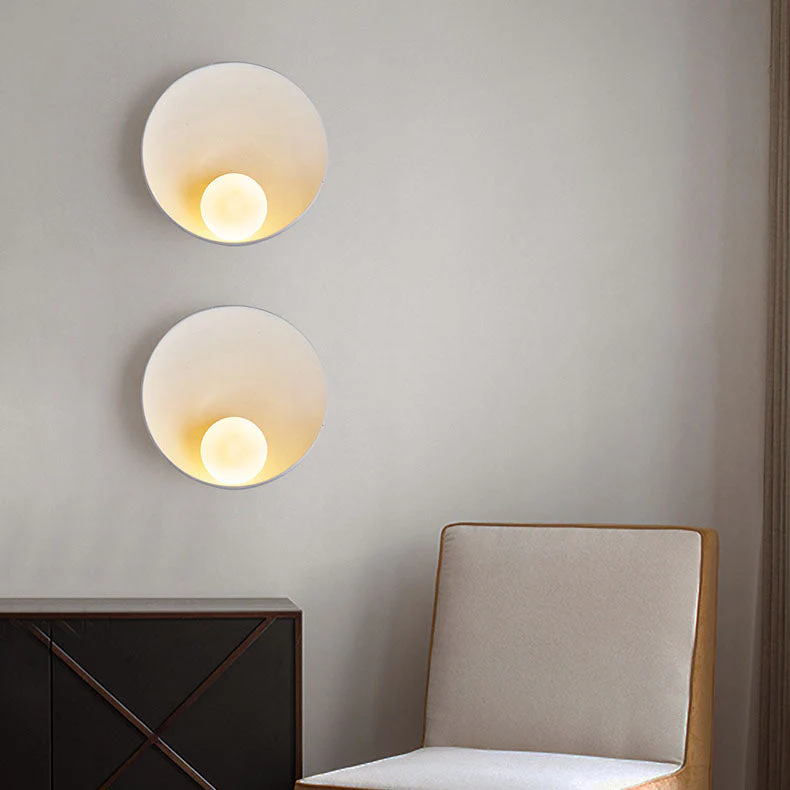 Nowoczesna minimalistyczna okrągła kinkietowa lampa ścienna z żywicy i żelaza