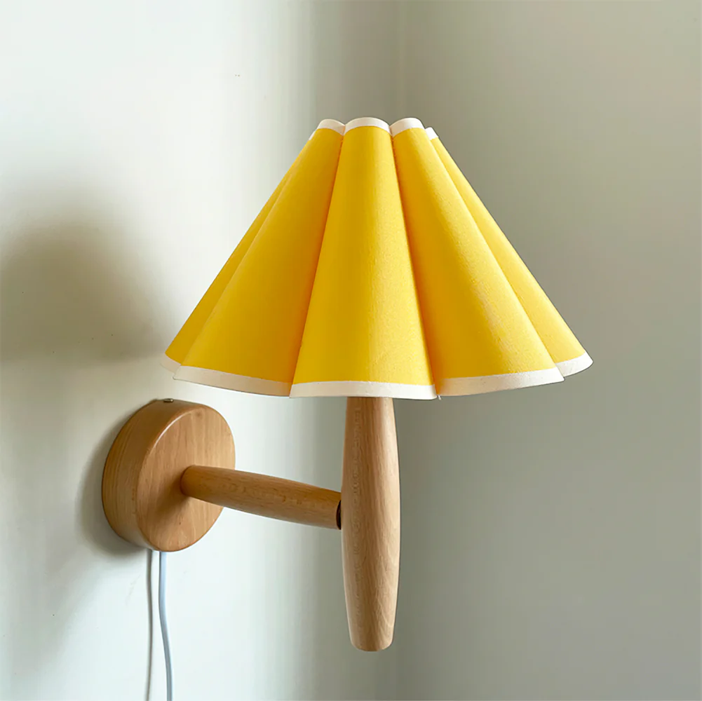 Wtykowa lampa ścienna w stylu vintage z karbowanym kloszem