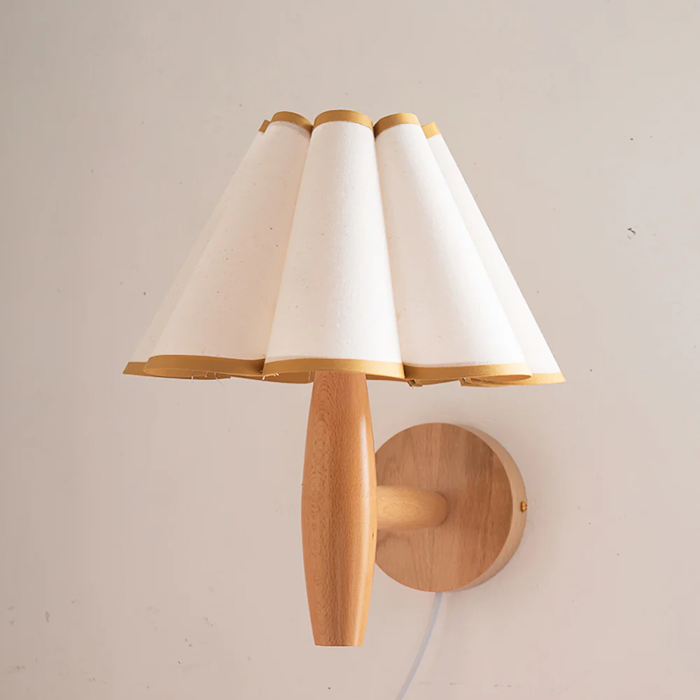 Wtykowa lampa ścienna w stylu vintage z karbowanym kloszem