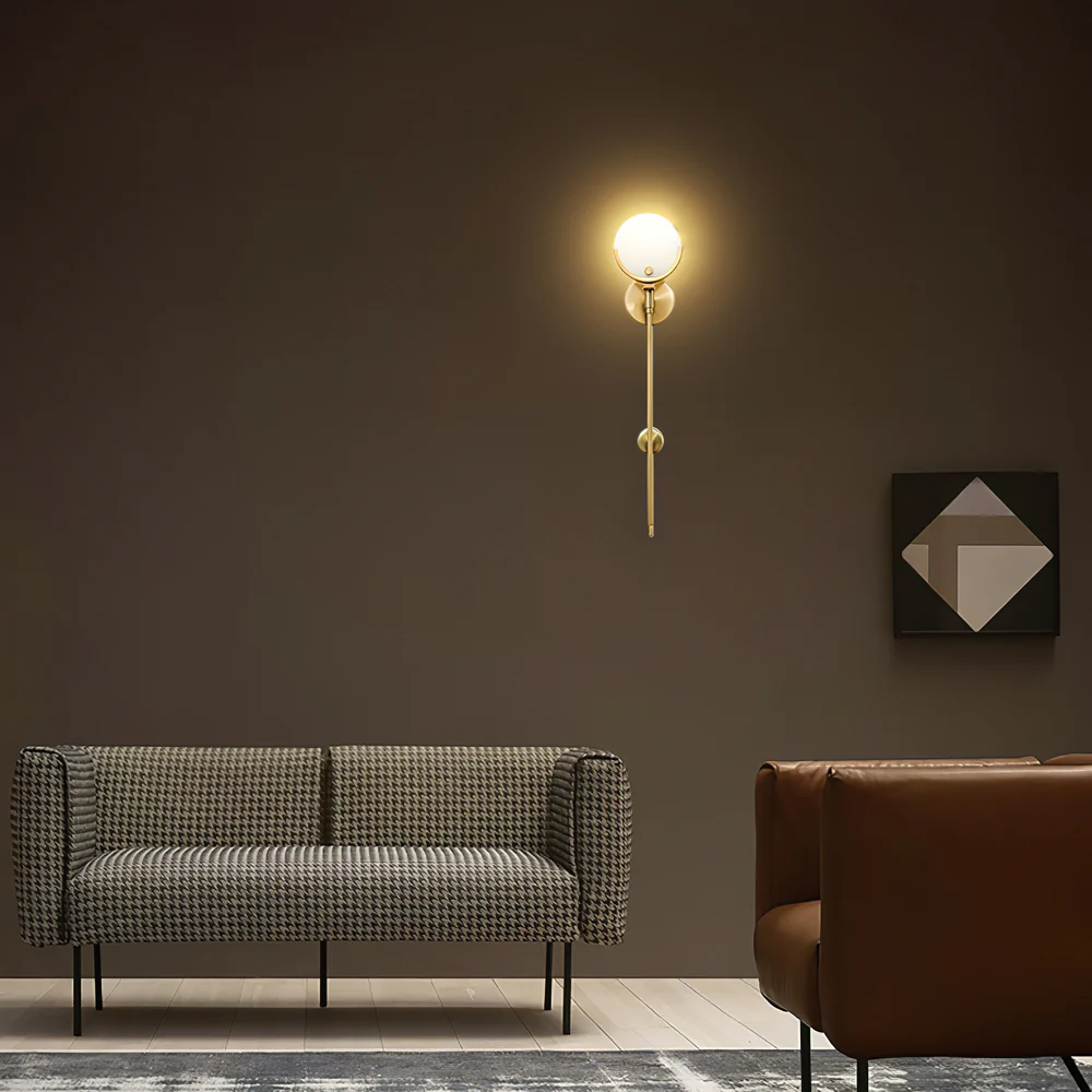 Lampa ścienna Ava z mosiądzu