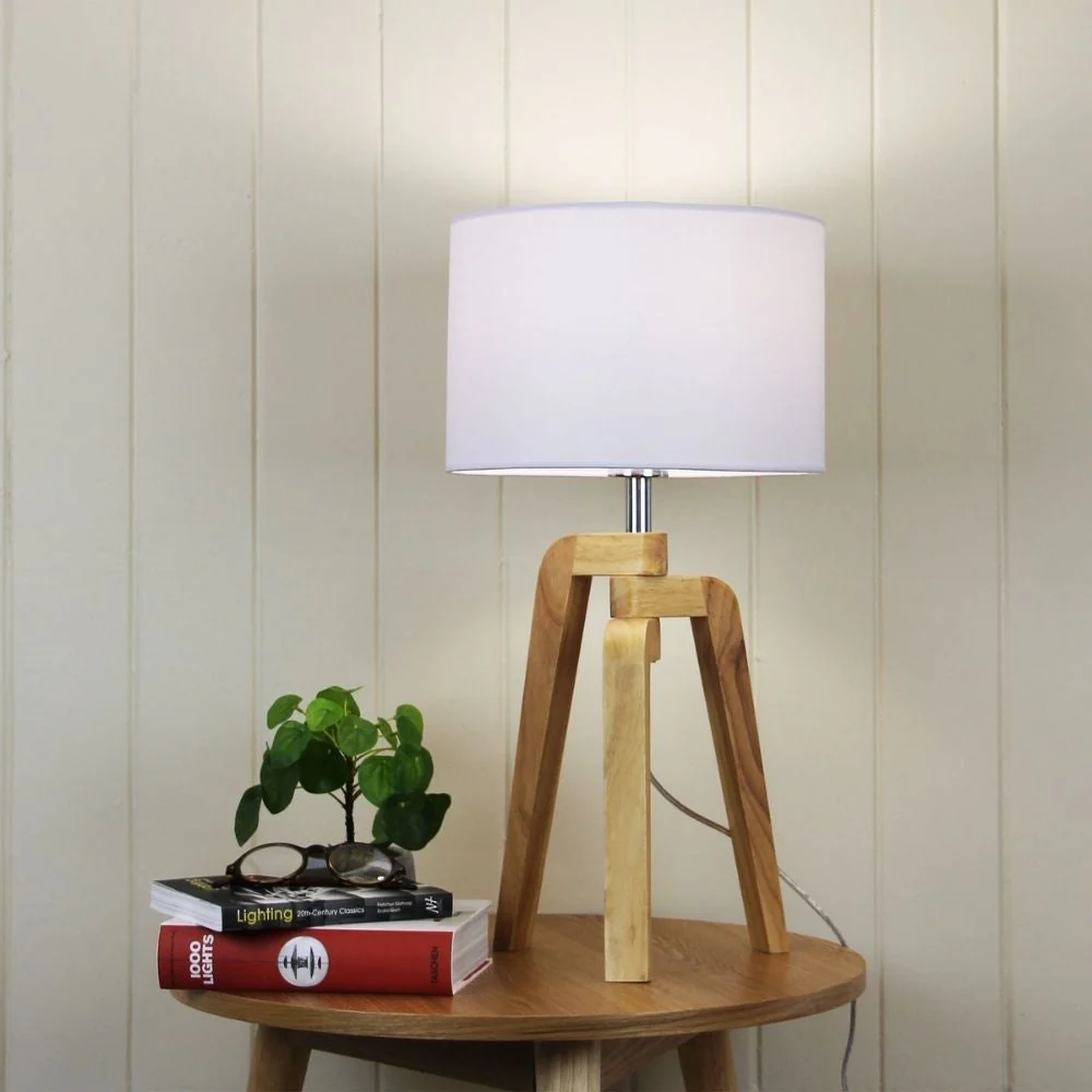 Lampa Stołowa na Trójnogu w Stylu Skandynawskim