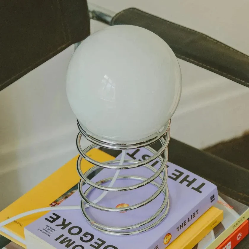 Lampa „Put A Spring Into Your Lamp”