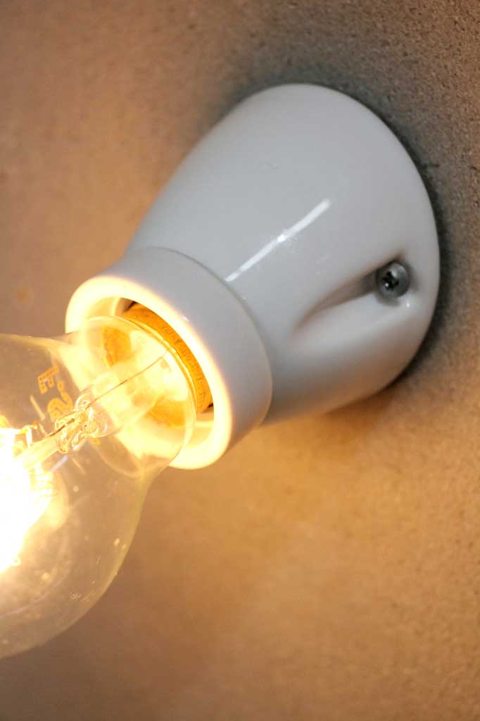 Keramické nástěnné svítidlo Delmont