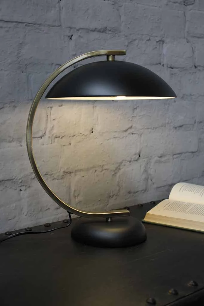 Lampka stołowa Charleston w kolorze czarnym