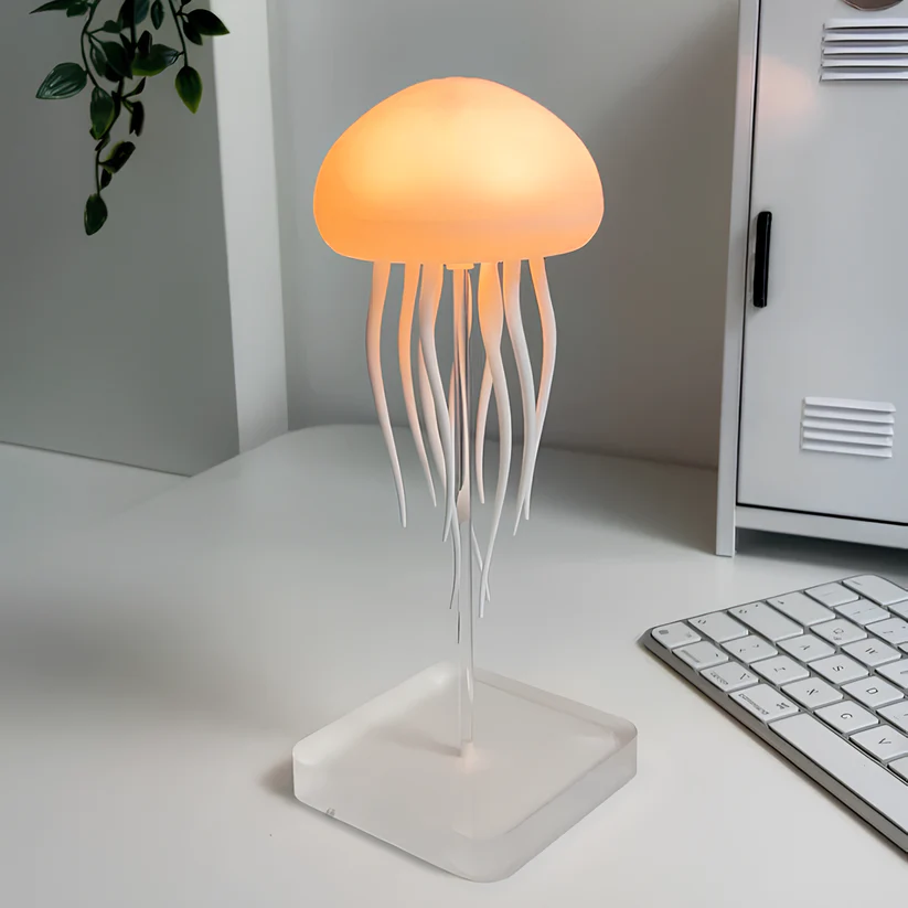 Lampa z motywem latającej meduzy