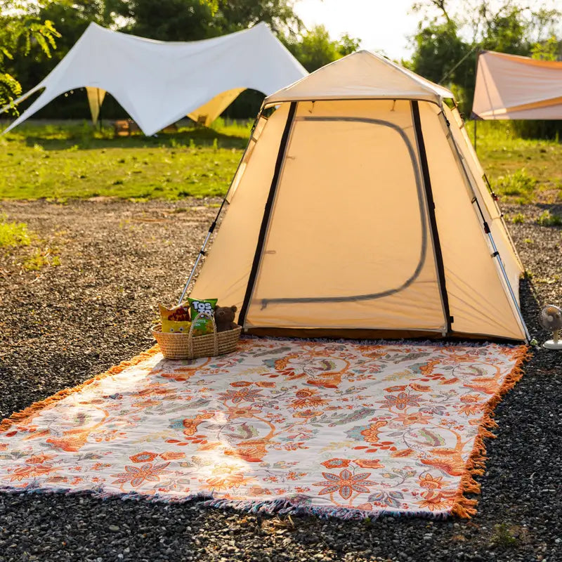 Boho koc z kwiatowym wzorem na sofę