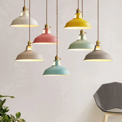 Industrialna kolorowa lampa wisząca z kloszem