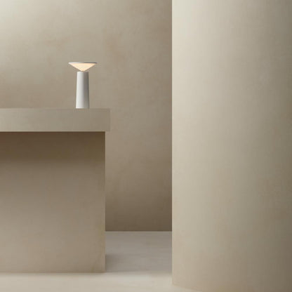 Lampa LED Przenośna z Regulacją Jasności | Minimalistyczna, Obrotowa Głowa 360° 8