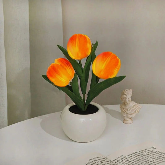 Lampka Nocna Tulipan | Realistyczny Design, Ciepłe Oświetlenie, Zasilana na Baterie lub USB 0