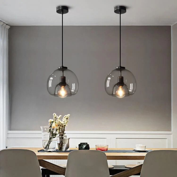 Minimalistyczna lampa wisząca z dmuchanego szkła