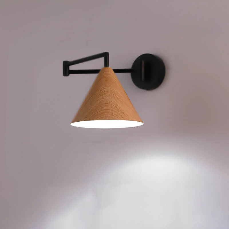 Minimalistyczna kinkietowa lampa ścienna z stożkowym kloszem i obrotowym ramieniem