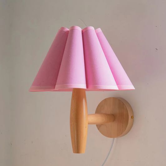 Wtykowa lampa ścienna w stylu vintage z karbowanym kloszem