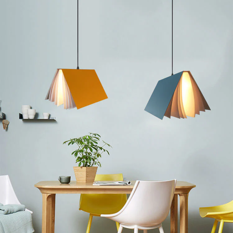 Závěsná lampa Flying Book ve tvaru knihy