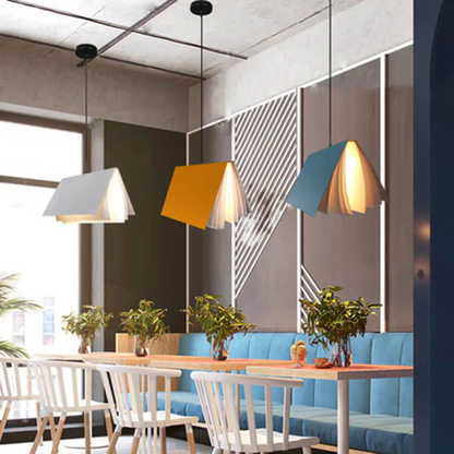 Závěsná lampa Flying Book ve tvaru knihy