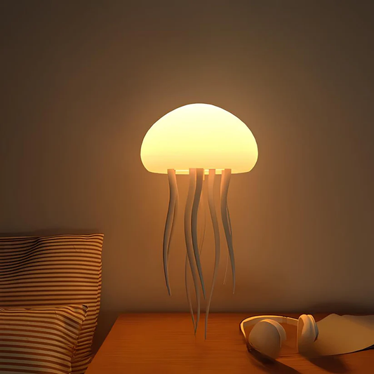 Lampa z motywem latającej meduzy
