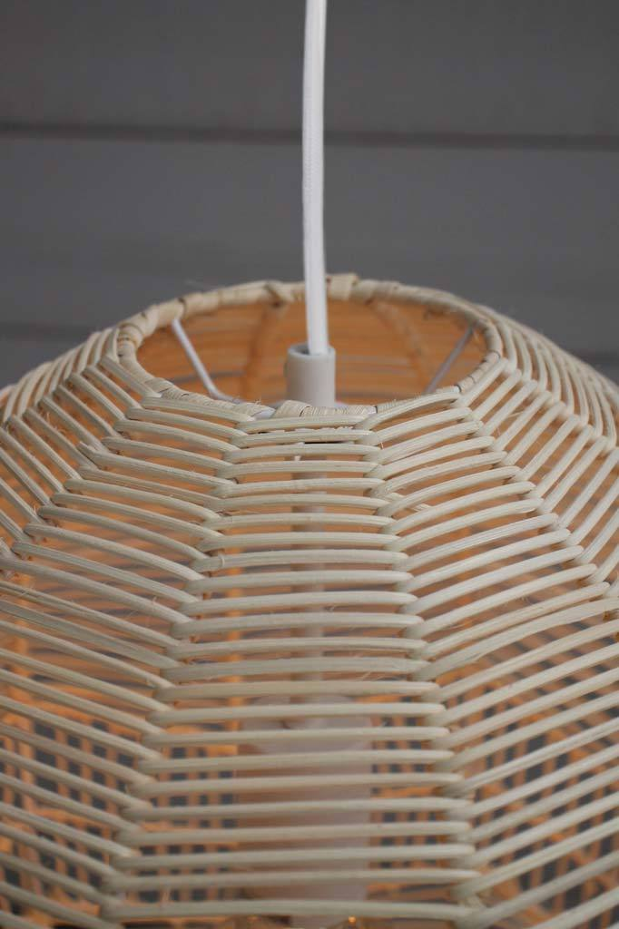 Wisząca lampa z rattanu